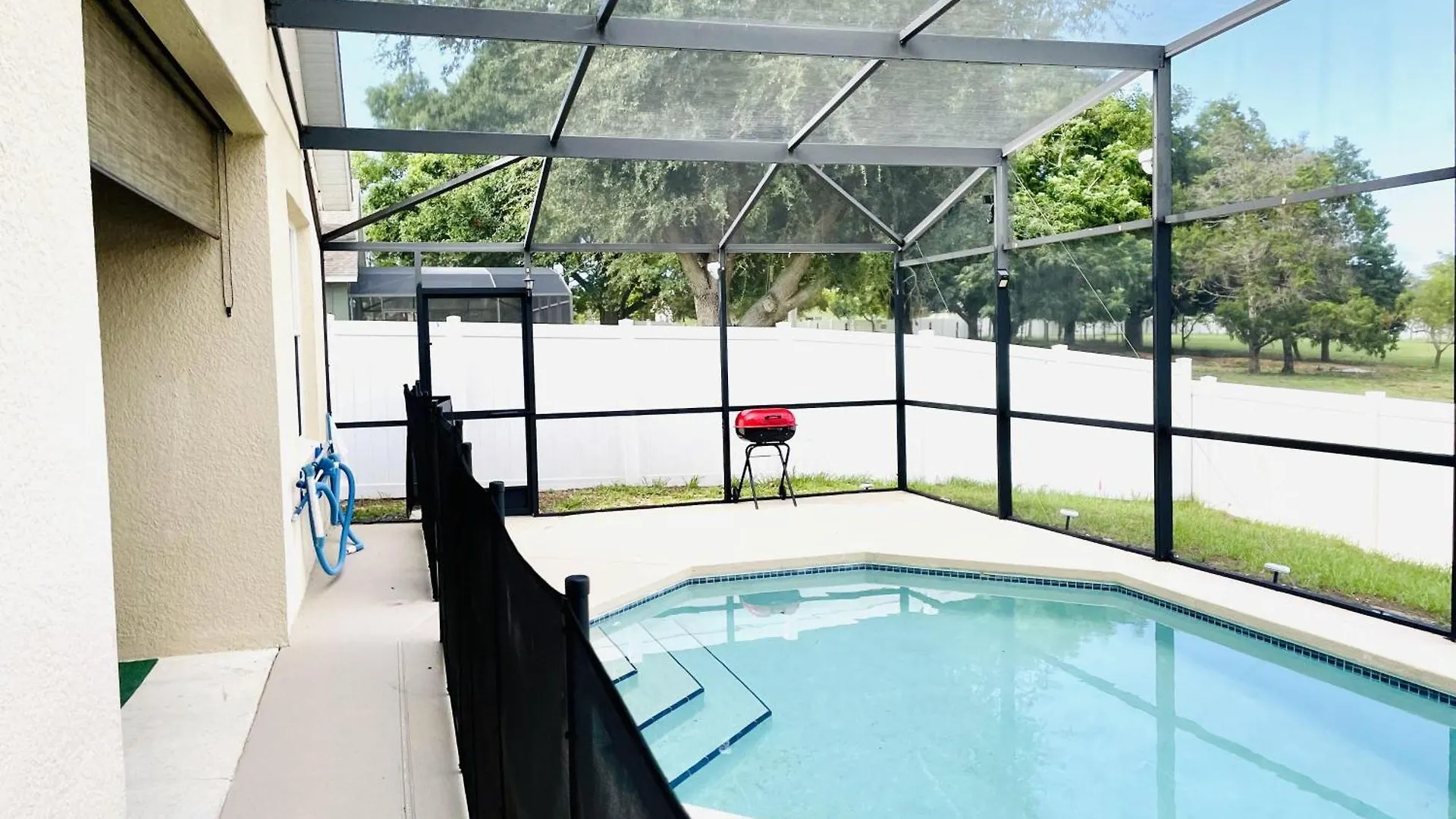 3-2 Pool Home Located In Sunset Ridge Community!! Davenport Apartment